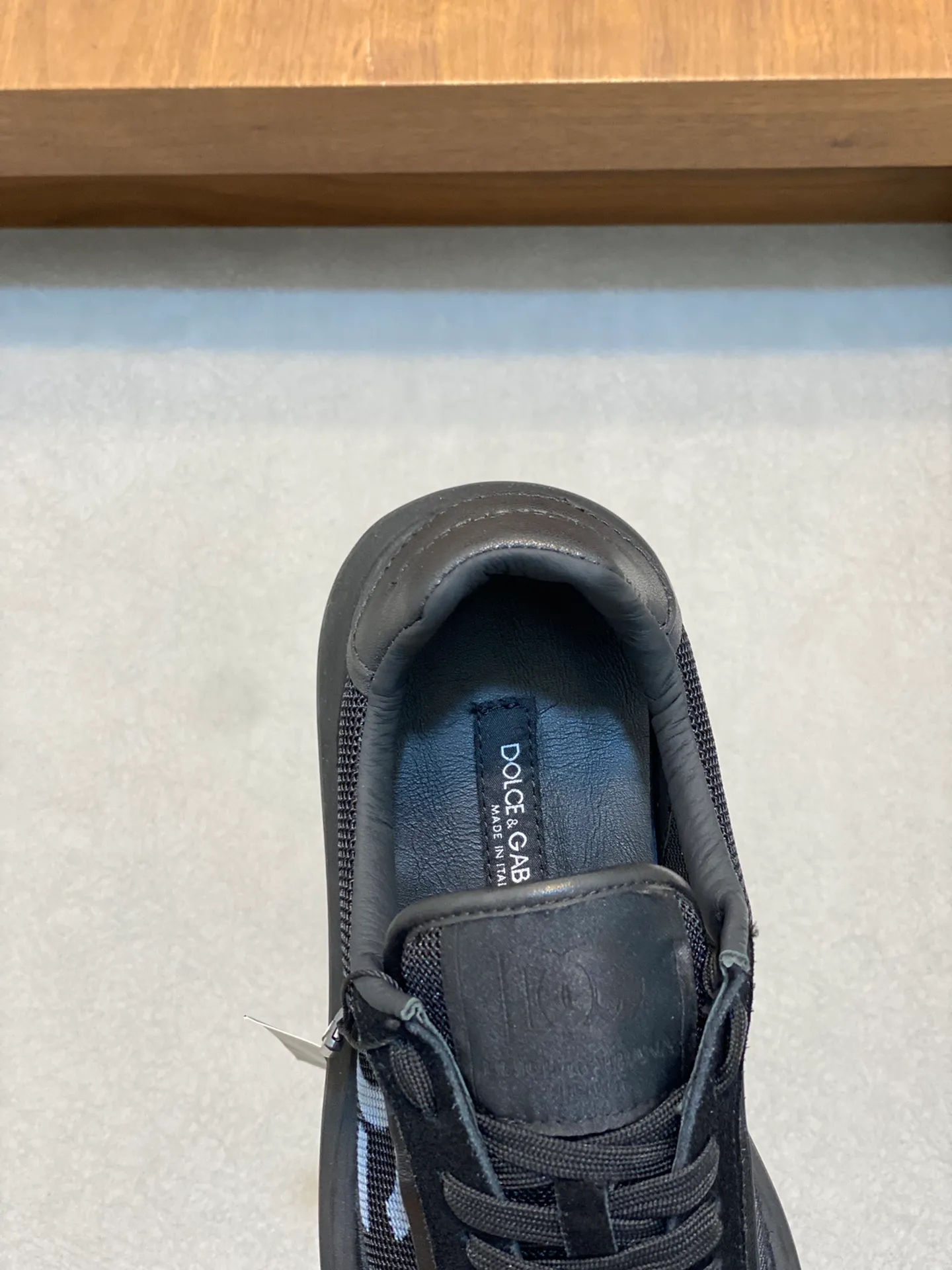 Factory price: 458💰••New products••Dolce&Gabbana••DG✔️High-end men's sports•casual shoes. Original goods from top counters. Original imported cowhide, multi-material splicing design ➕Imported cowhide lining, cowhide feet ➕Original T men's shoes 💰R elastic outsole.  Size: 39-44 (38, 45 customized)